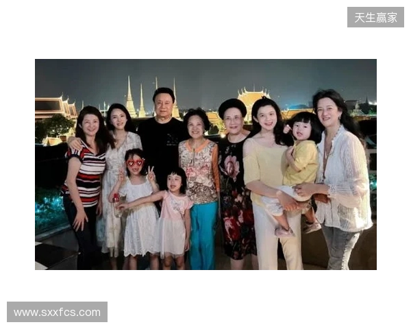 安东内拉晒一家人同美职联奖杯合照:恭喜亲爱的,我们爱你