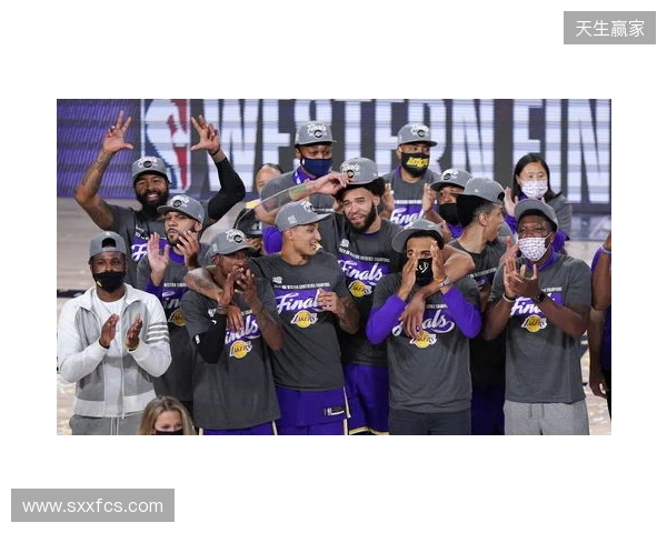 法比奥庆祝足协杯夺冠:我们是冠军了!这座城市值得拥有这一刻