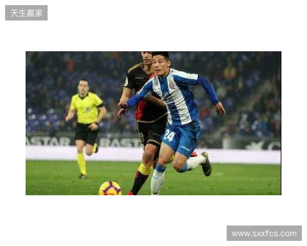 西班牙名嘴：维尼在替补席发笑不职业，在哪都该被开除